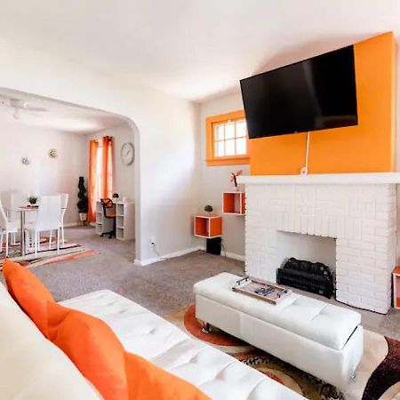 La Naranja Retreat - Cozy Duplex Near Downtown With Parking, 300 Mb Wifi & Self Check In Villa Кливланд Екстериор снимка