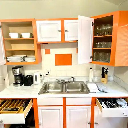 La Naranja Retreat - Cozy Duplex Near Downtown With Parking, 300 Mb Wifi & Self Check In Villa Кливланд Екстериор снимка