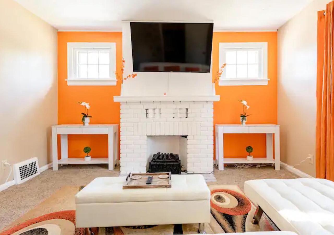 La Naranja Retreat - Cozy Duplex Near Downtown With Parking, 300 Mb Wifi & Self Check In Villa Кливланд Екстериор снимка