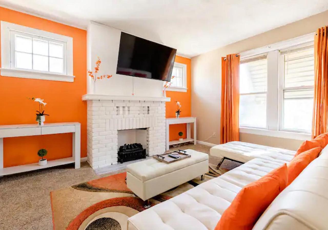 La Naranja Retreat - Cozy Duplex Near Downtown With Parking, 300 Mb Wifi & Self Check In Villa Кливланд Екстериор снимка