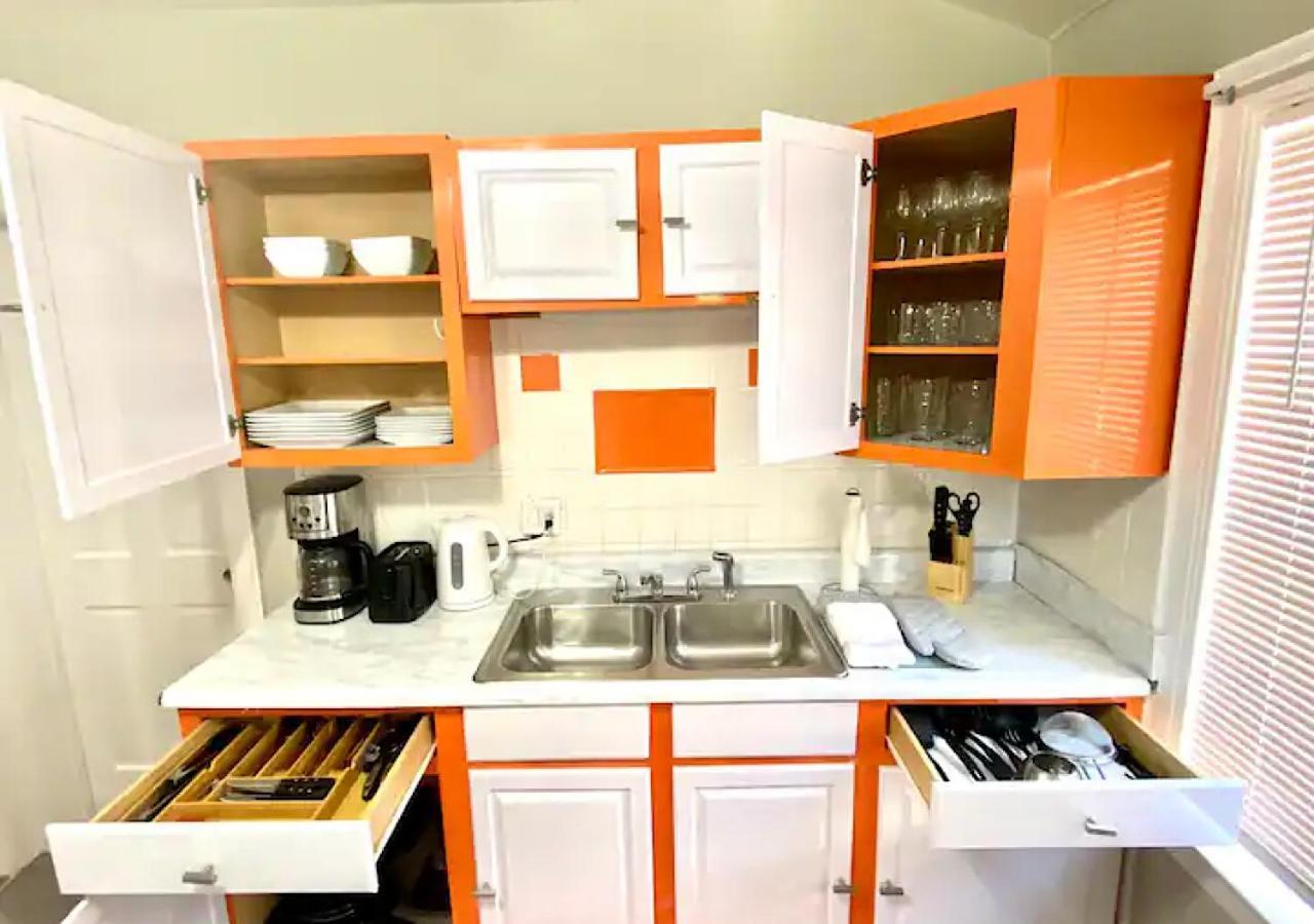La Naranja Retreat - Cozy Duplex Near Downtown With Parking, 300 Mb Wifi & Self Check In Villa Кливланд Екстериор снимка