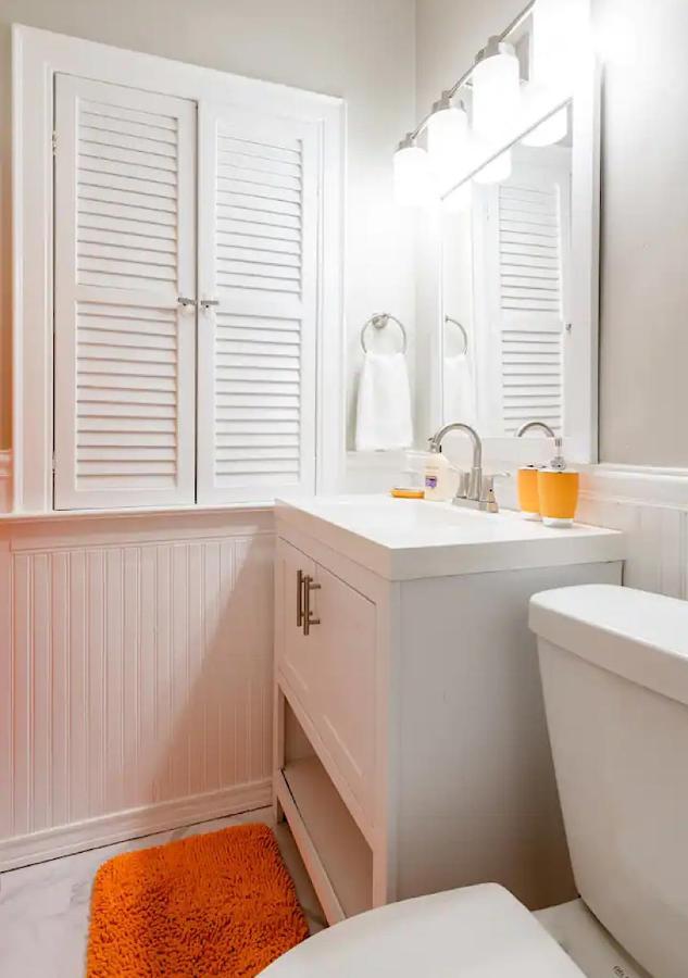 La Naranja Retreat - Cozy Duplex Near Downtown With Parking, 300 Mb Wifi & Self Check In Villa Кливланд Екстериор снимка
