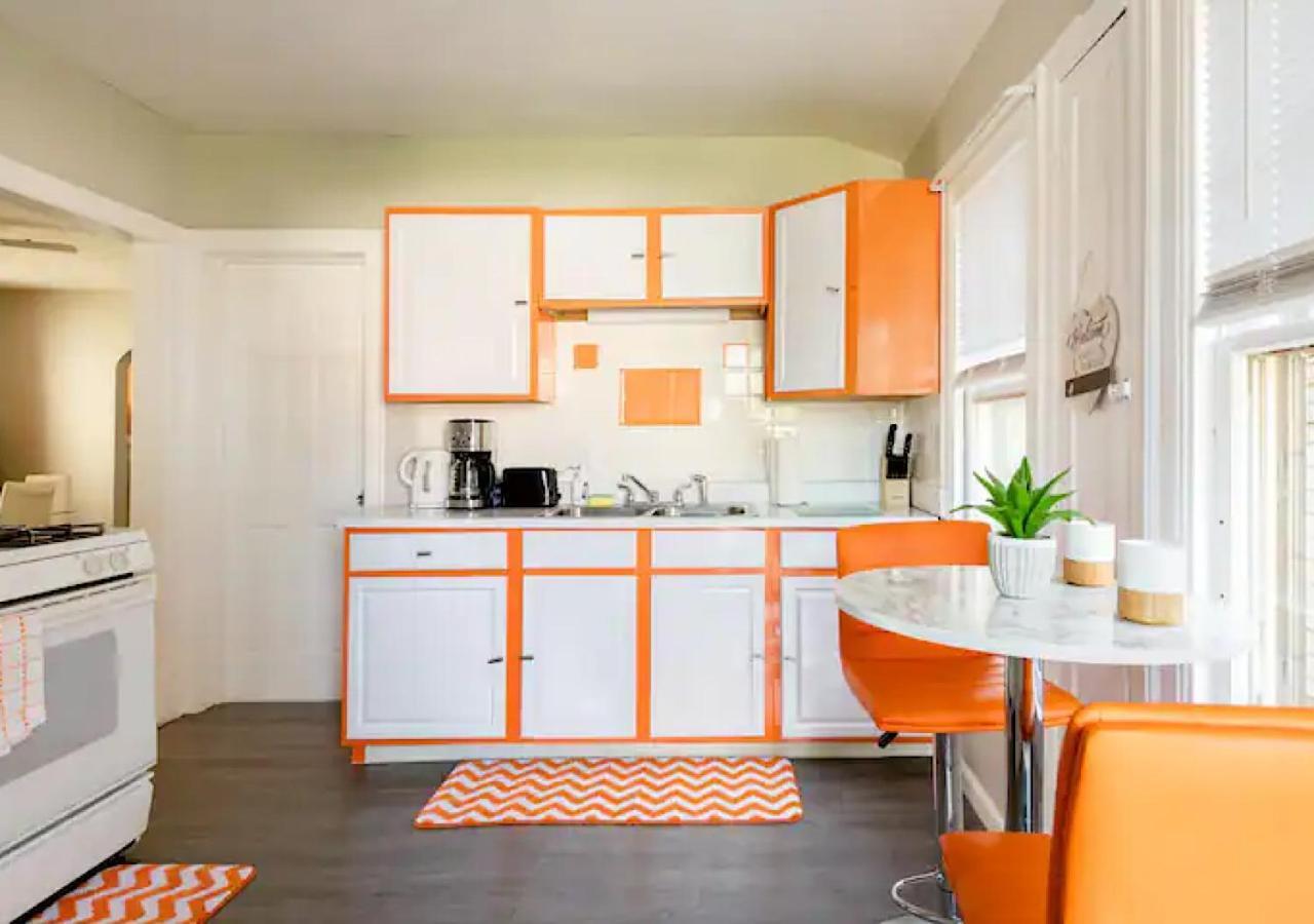 La Naranja Retreat - Cozy Duplex Near Downtown With Parking, 300 Mb Wifi & Self Check In Villa Кливланд Екстериор снимка