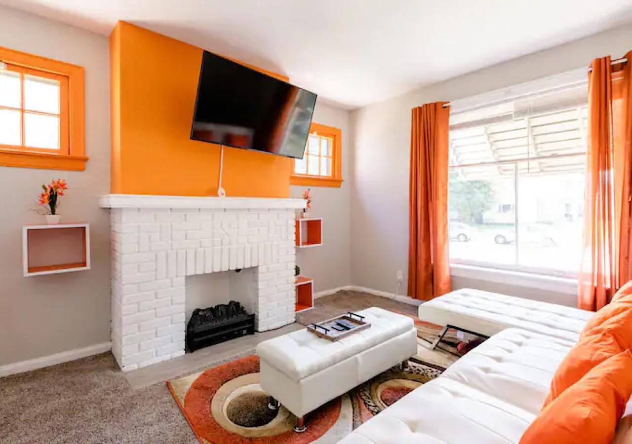 La Naranja Retreat - Cozy Duplex Near Downtown With Parking, 300 Mb Wifi & Self Check In Villa Кливланд Екстериор снимка