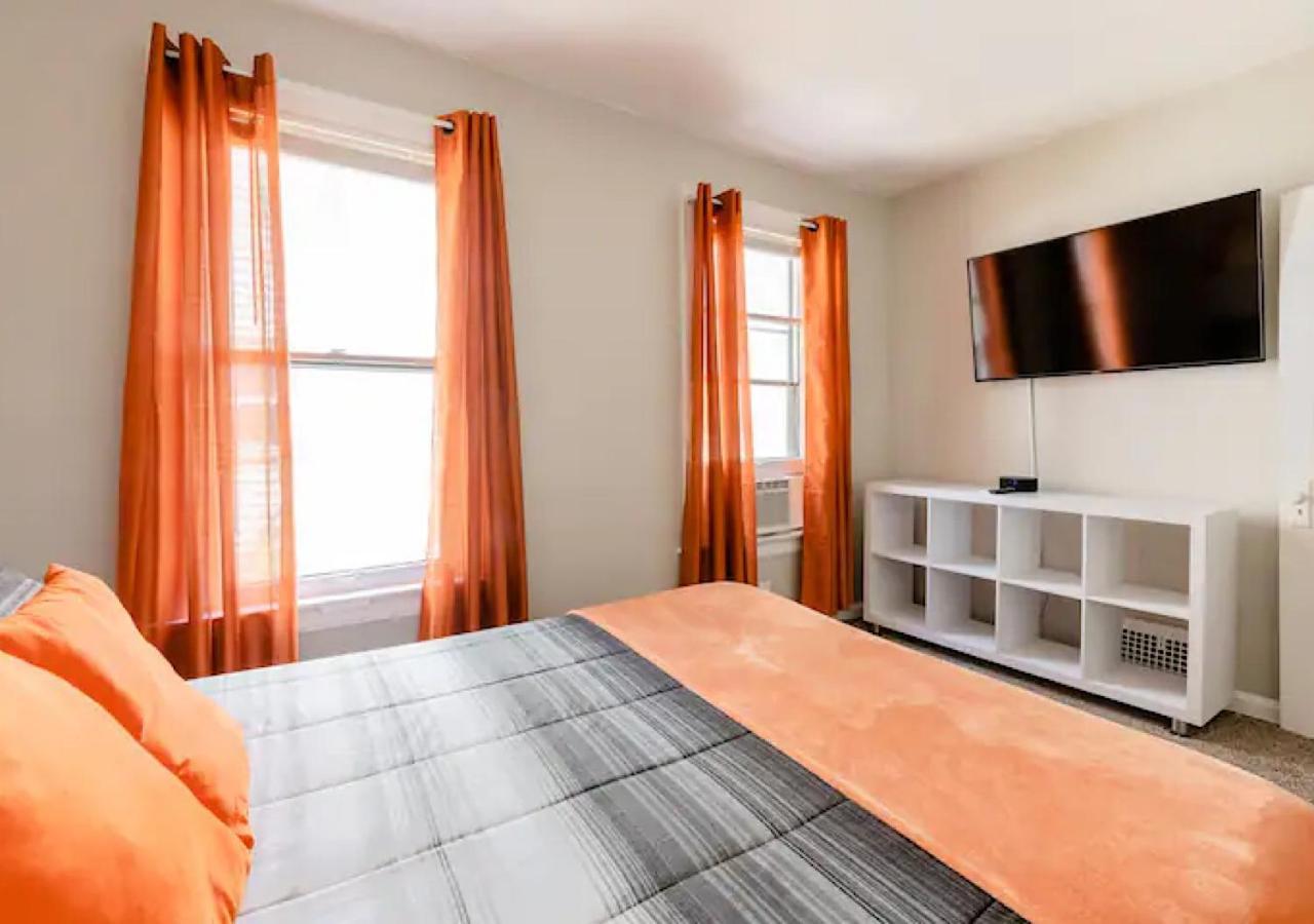 La Naranja Retreat - Cozy Duplex Near Downtown With Parking, 300 Mb Wifi & Self Check In Villa Кливланд Екстериор снимка