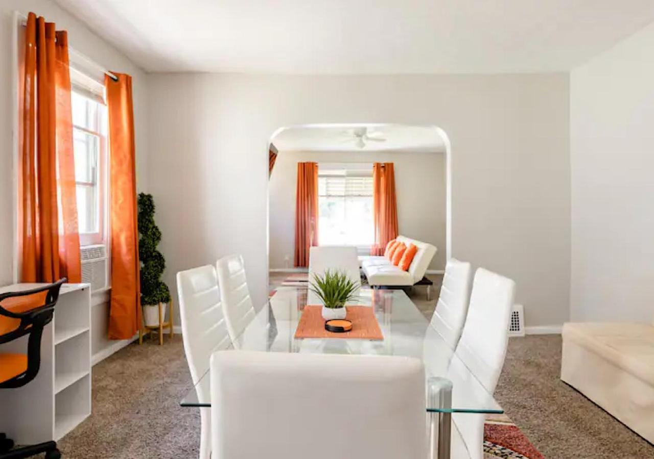 La Naranja Retreat - Cozy Duplex Near Downtown With Parking, 300 Mb Wifi & Self Check In Villa Кливланд Екстериор снимка