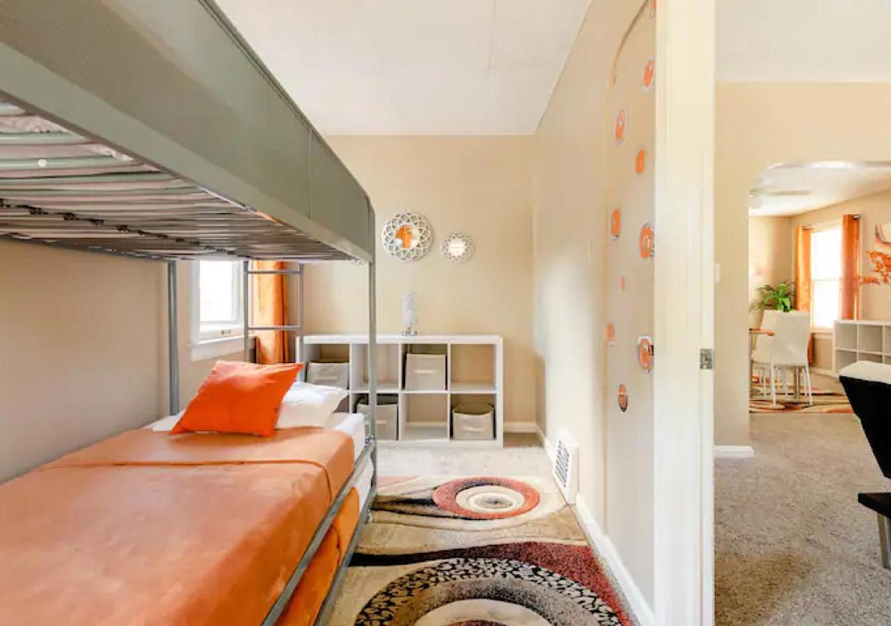 La Naranja Retreat - Cozy Duplex Near Downtown With Parking, 300 Mb Wifi & Self Check In Villa Кливланд Екстериор снимка