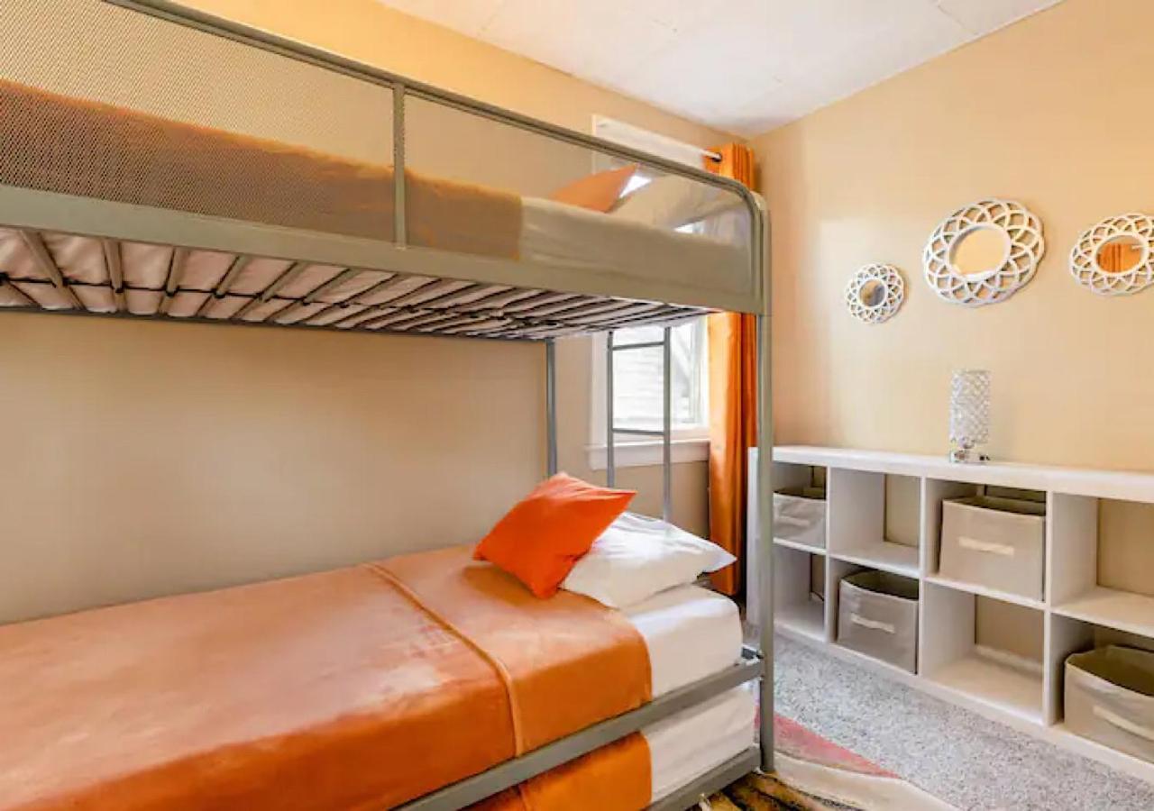 La Naranja Retreat - Cozy Duplex Near Downtown With Parking, 300 Mb Wifi & Self Check In Villa Кливланд Екстериор снимка